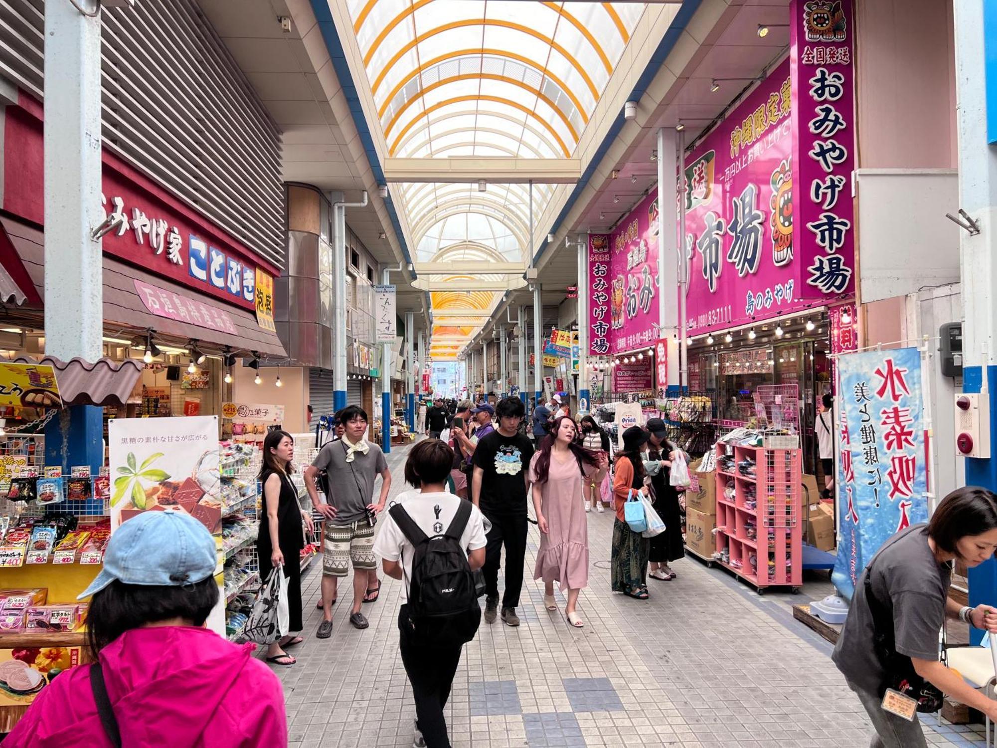 石垣島グループの宿 2216 にじいろ ユーグレナモール内 Ishigaki  Exterior photo